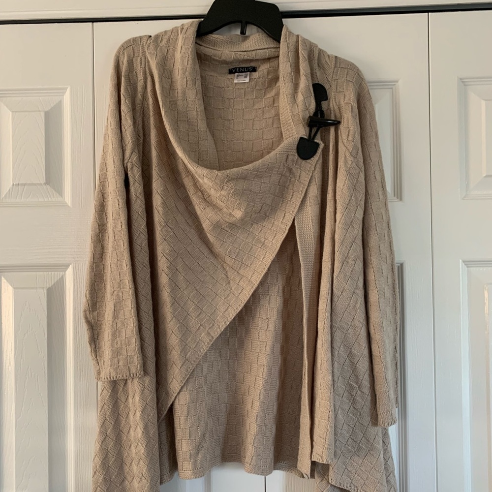 Beautiful tan cardigan perfect for #sweaterweather